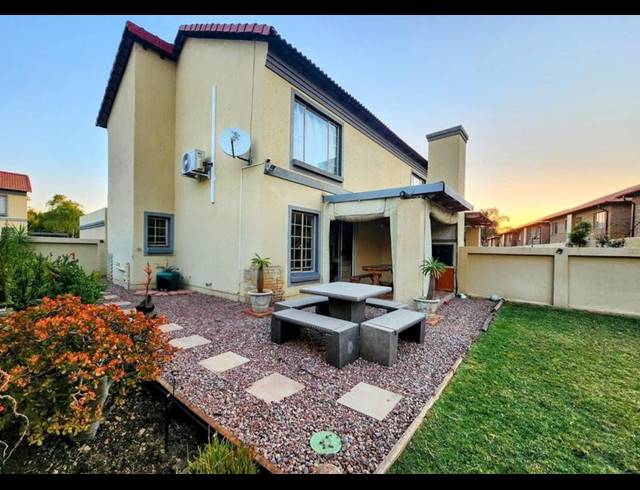 2 BEDROOM TOWNHOUSE FOR SALE IN ANNLIN